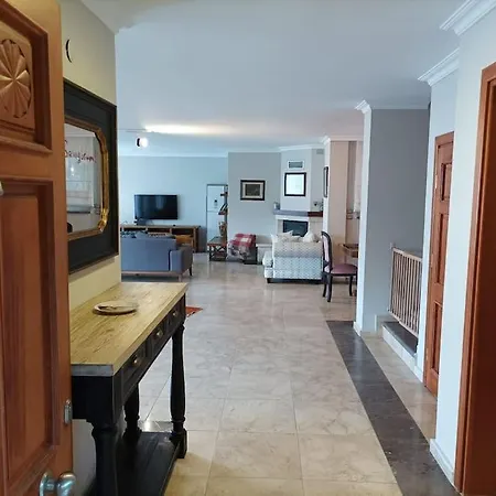 Modern House In Perfect Location Szálloda