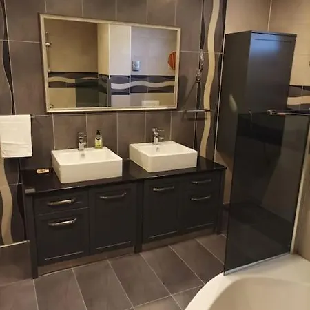 Modern House In Perfect Location Hotel
