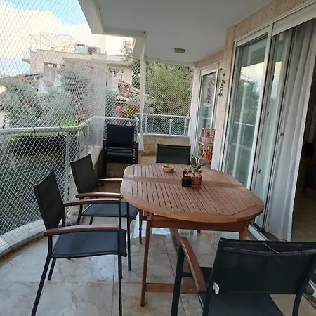 Modern House In Perfect Location 4*
